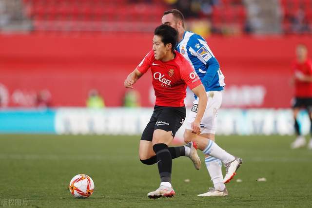媒体人：文班在27-28赛季要拿新秀超顶 福克斯的合同有些不合时宜
