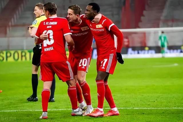 2-1！伦敦德比火热对决，阿森纳逆转切尔西迎三连胜